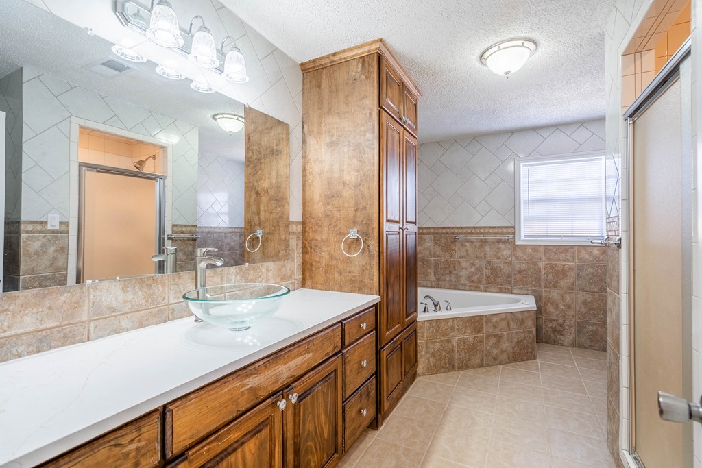 2210 W County Rd 150, Midland, Texas image 20