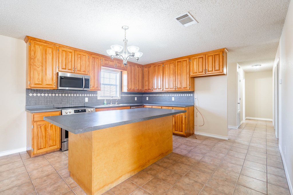 2210 W County Rd 150, Midland, Texas image 12