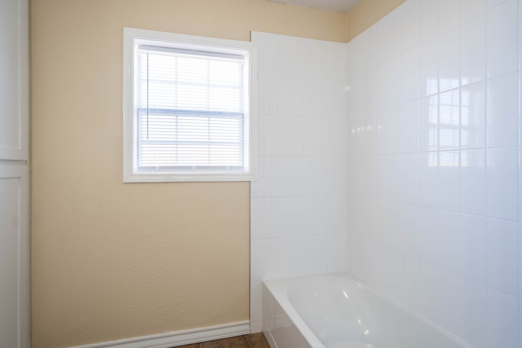 2210 W County Rd 150, Midland, Texas image 17