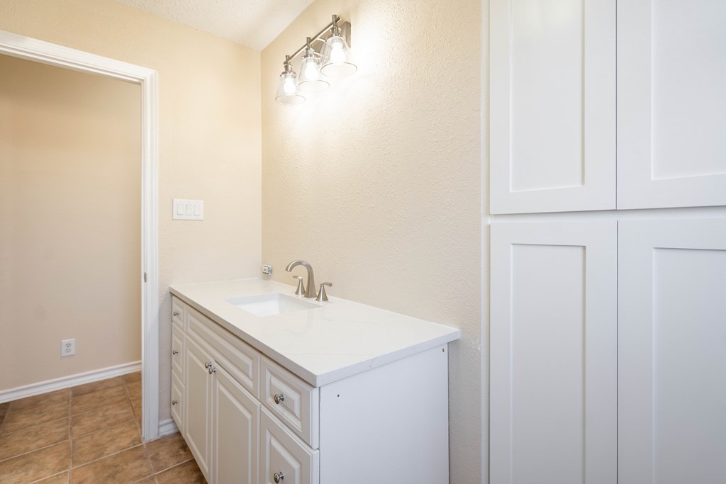 2210 W County Rd 150, Midland, Texas image 18