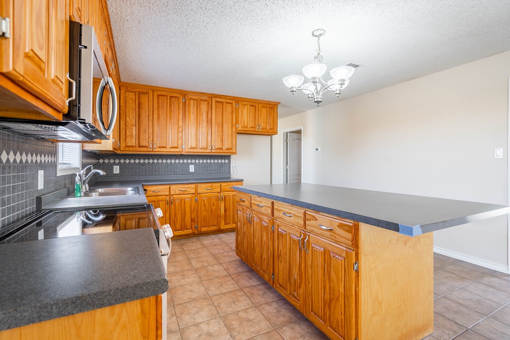 2210 W County Rd 150, Midland, Texas image 14
