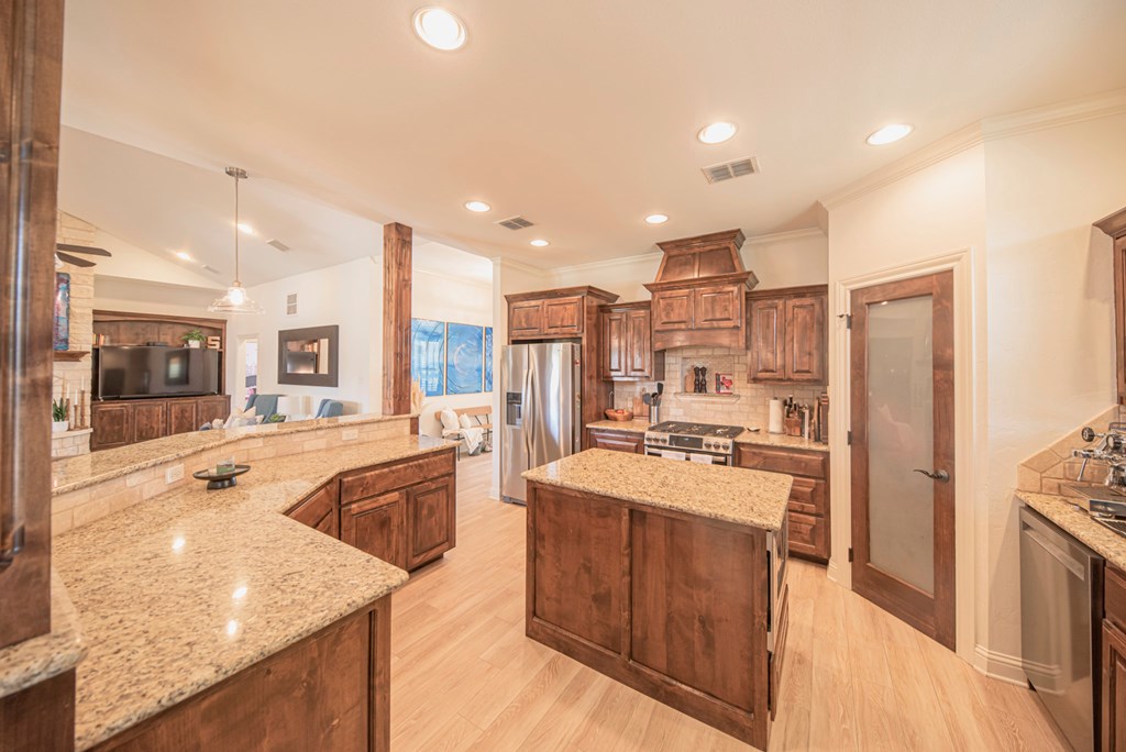 1200 Castle Rock Court, Midland, Texas image 10