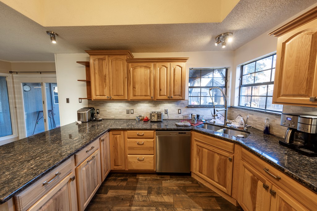 4001 Dyer Circle, Midland, Texas image 11