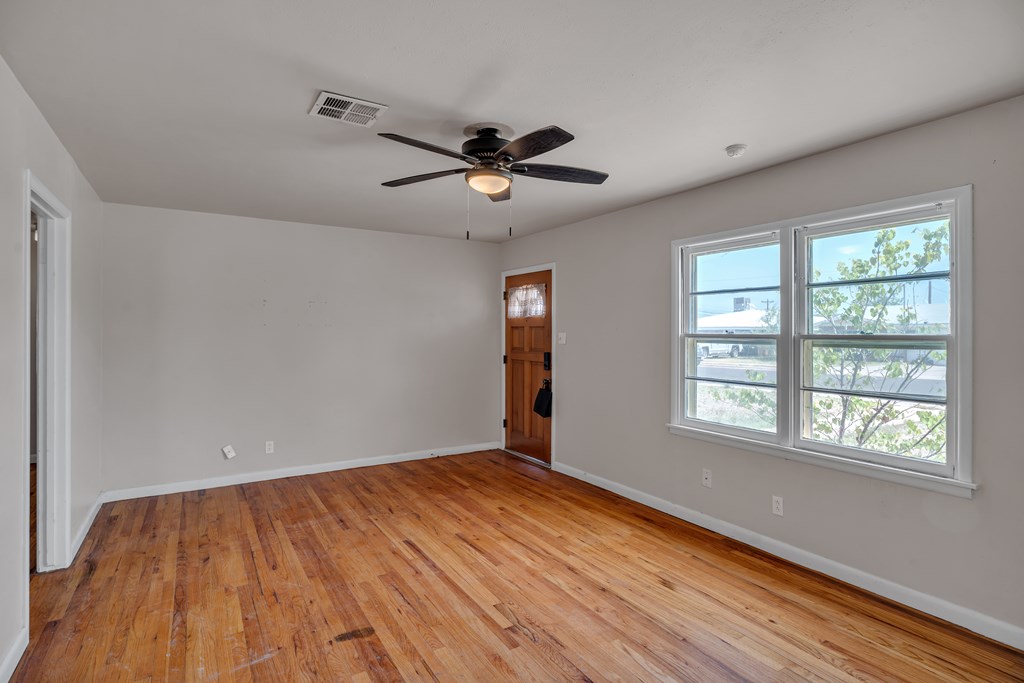 1621 E 17th St, Big Spring, Texas image 9