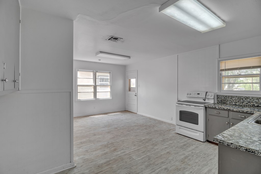 1621 E 17th St, Big Spring, Texas image 4
