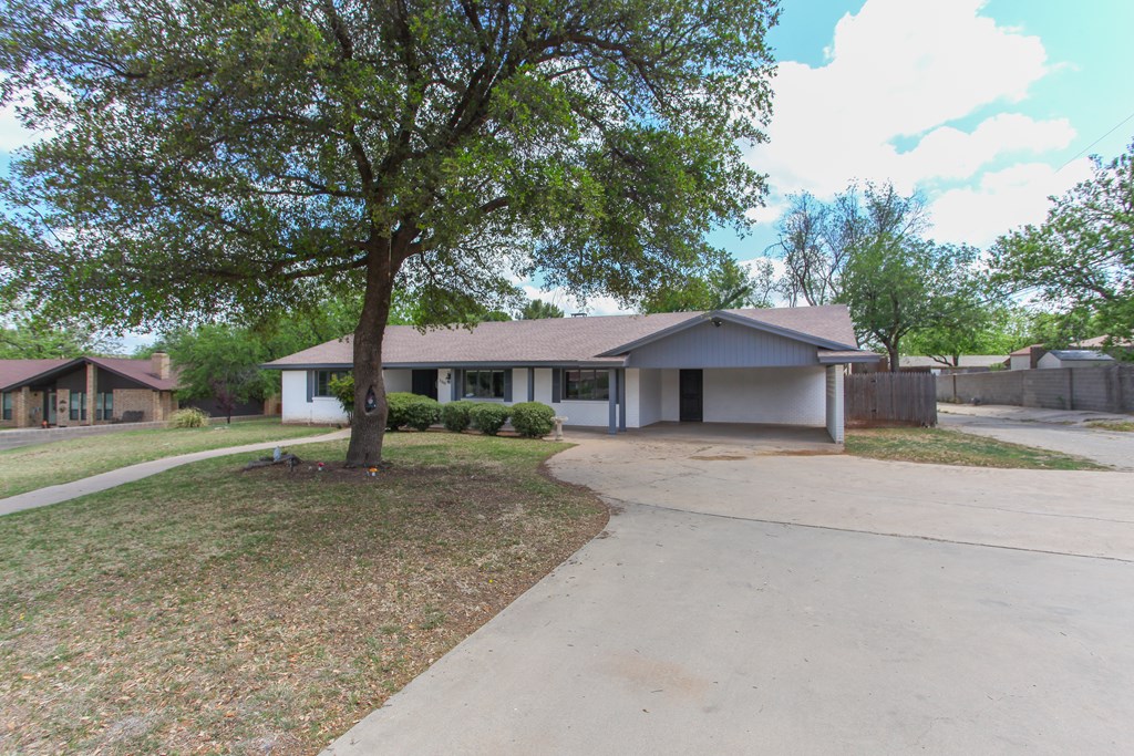 700 Capri Court, Big Spring, Texas image 2