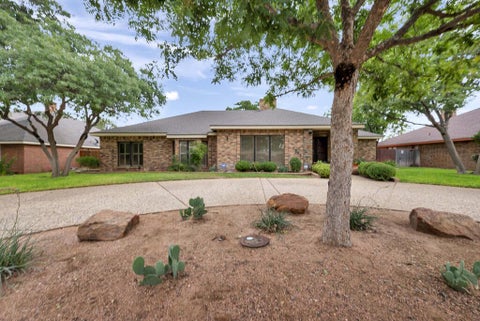 Homes For Sale - 1303 Daventry Place<br/> Midland, TX 79705