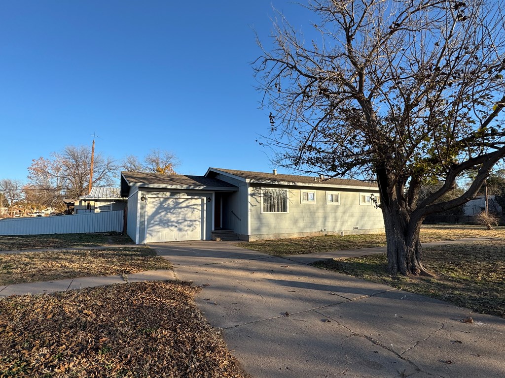 205 E 11th St, Colorado City, Texas image 2