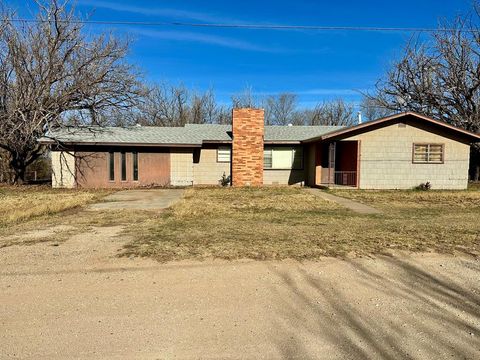 Homes For Sale - 102 E School Drive<br/> Mitchell County, Loraine, TX 79532