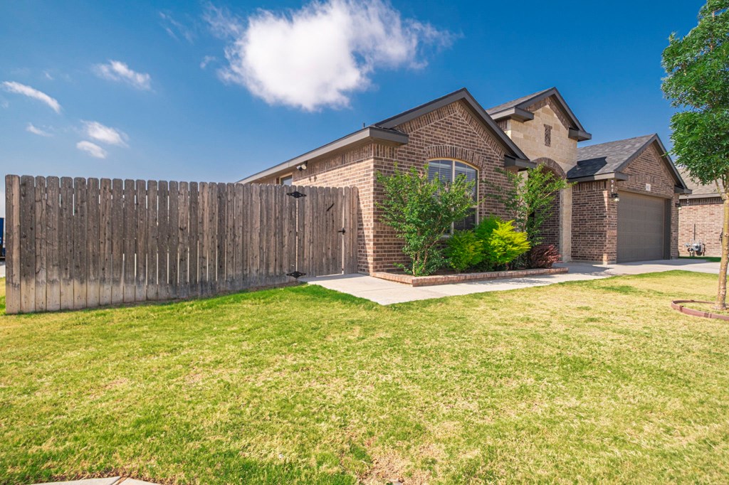 6913 Mcpherson Ln, Midland, Texas image 4