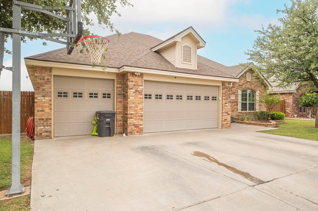 5905 Oak Creek Dr, Midland, Texas image 4