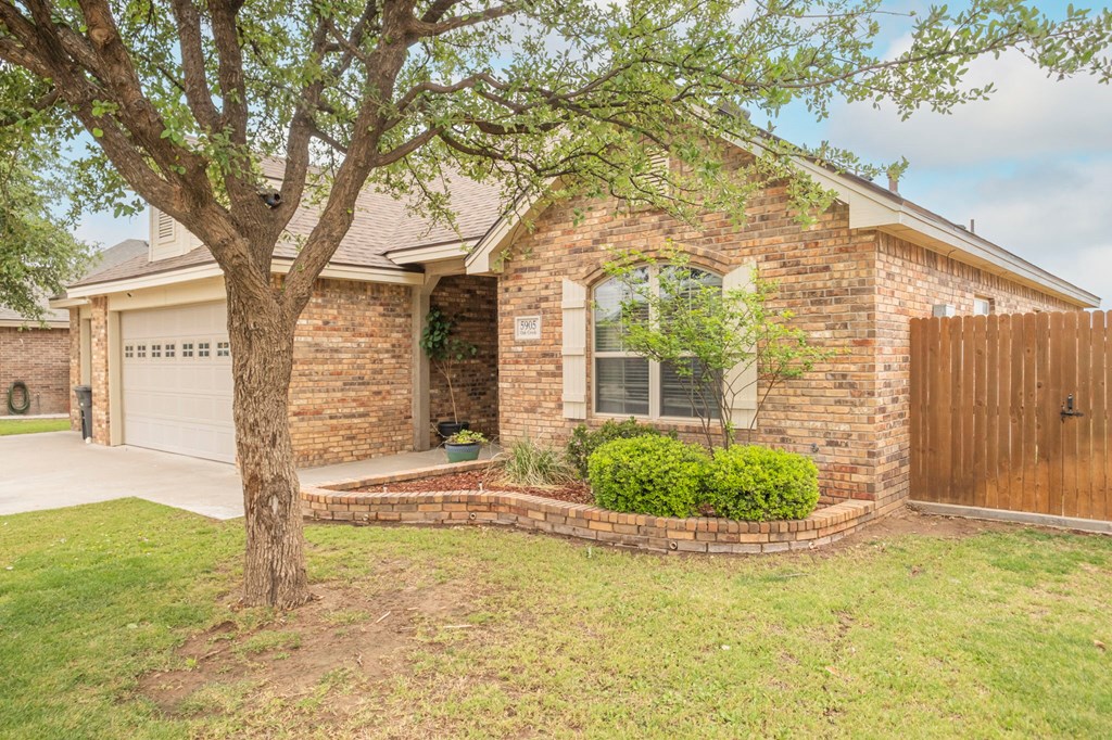 5905 Oak Creek Dr, Midland, Texas image 2