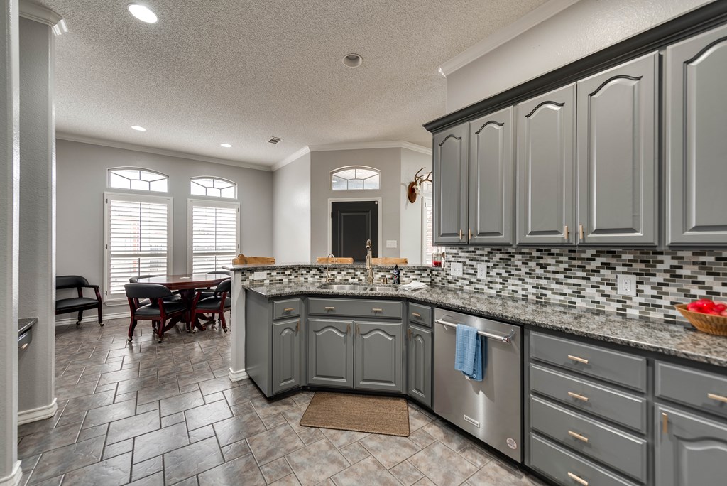 5709 E County Rd 97, Midland, Texas image 9