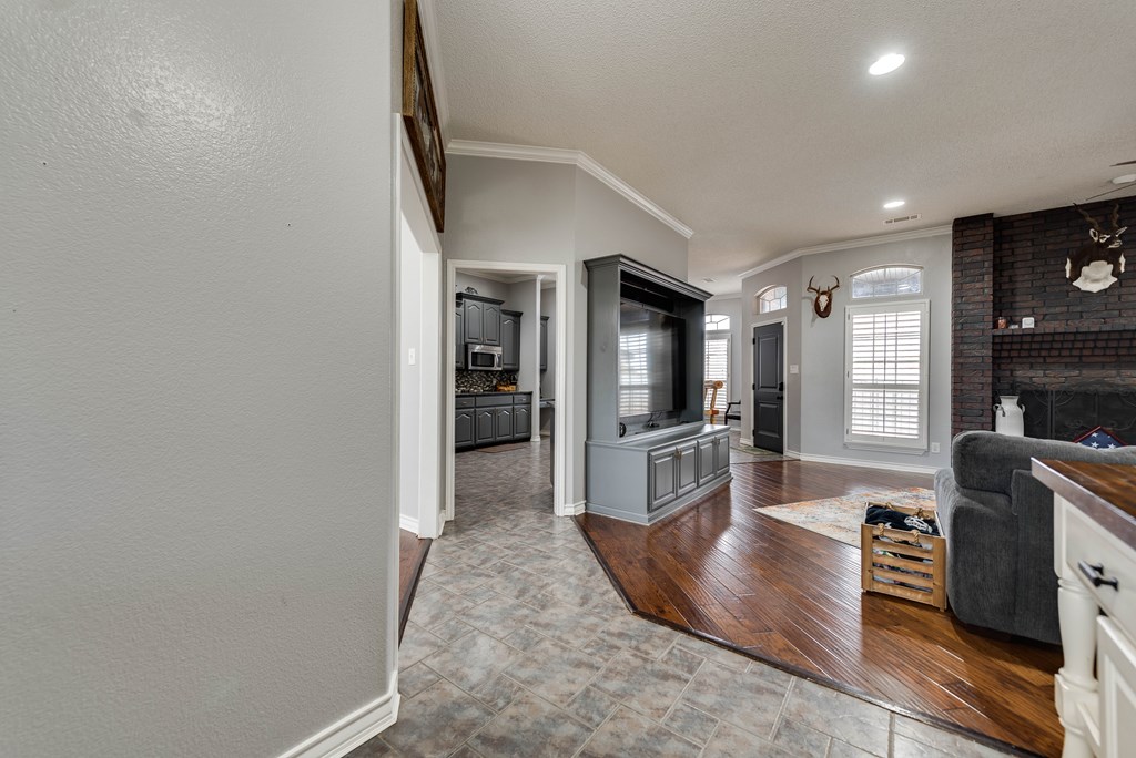 5709 E County Rd 97, Midland, Texas image 3
