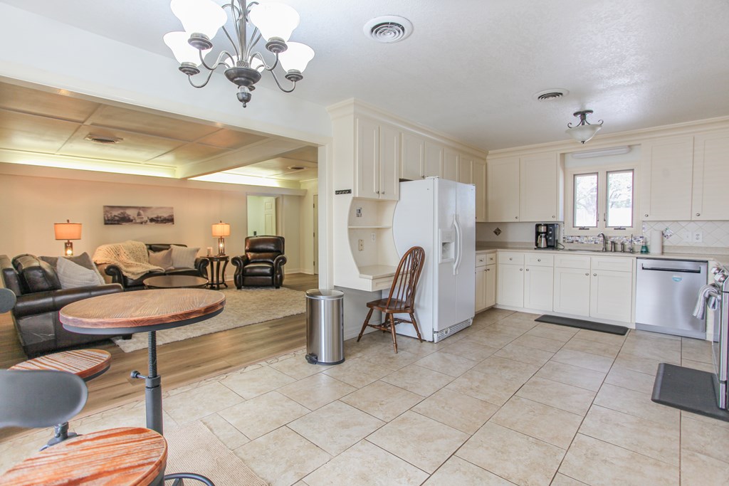 702 W Marcy Dr, Big Spring, Texas image 3