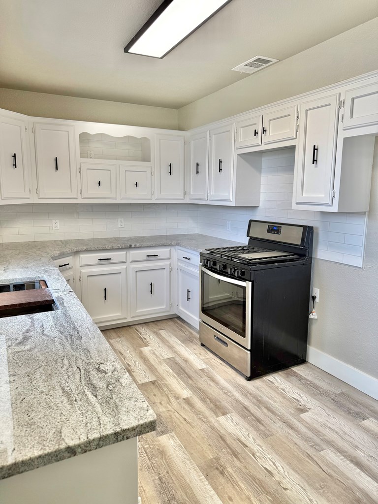 2410 E 25th St E St, Odessa, Texas image 4