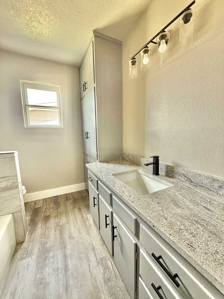 2410 E 25th St E St, Odessa, Texas image 9