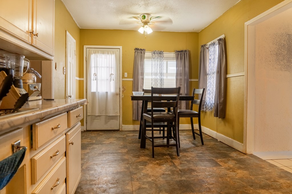 200 S Kansas St, Fort Stockton, Texas image 6