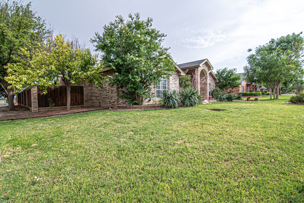 4001 Edgebrook Dr, Midland, Texas image 3