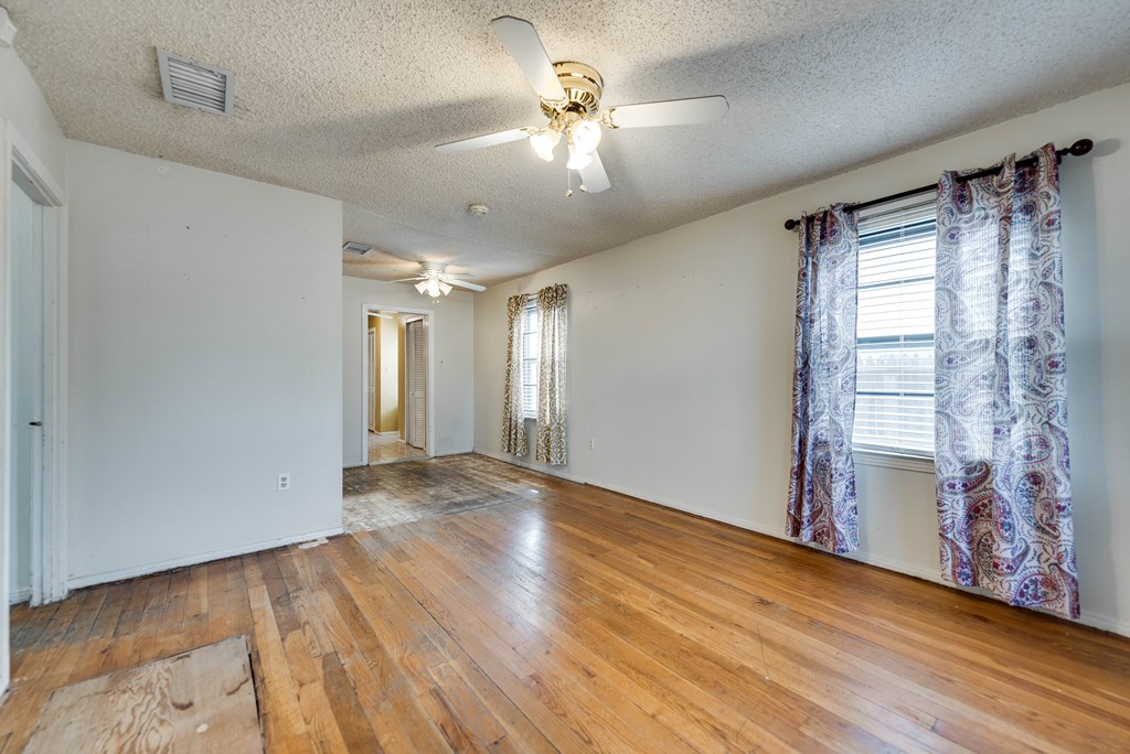 1301 Mckinney Ave, Odessa, Texas image 11