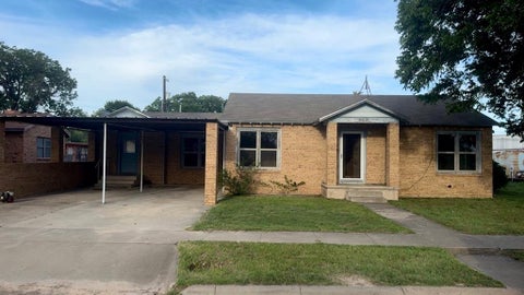 Homes For Sale - 802 N California Ave<br/> Big Lake, TX 76932