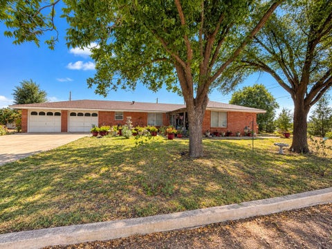 Homes For Sale - 10 Meadowbrook Dr<br/> Big Spring, TX 79720