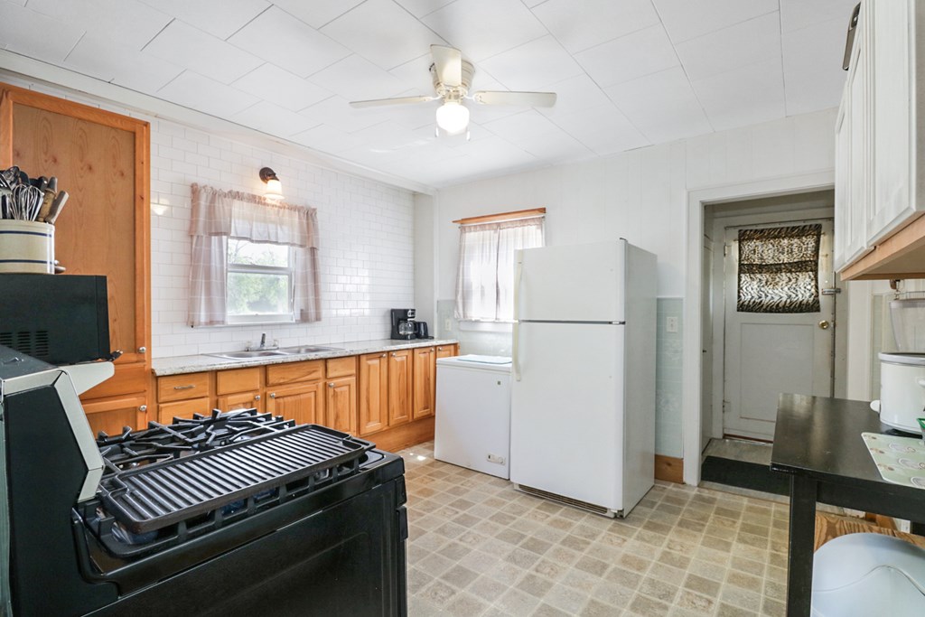 605 W Walnut St, Coleman, Texas image 5