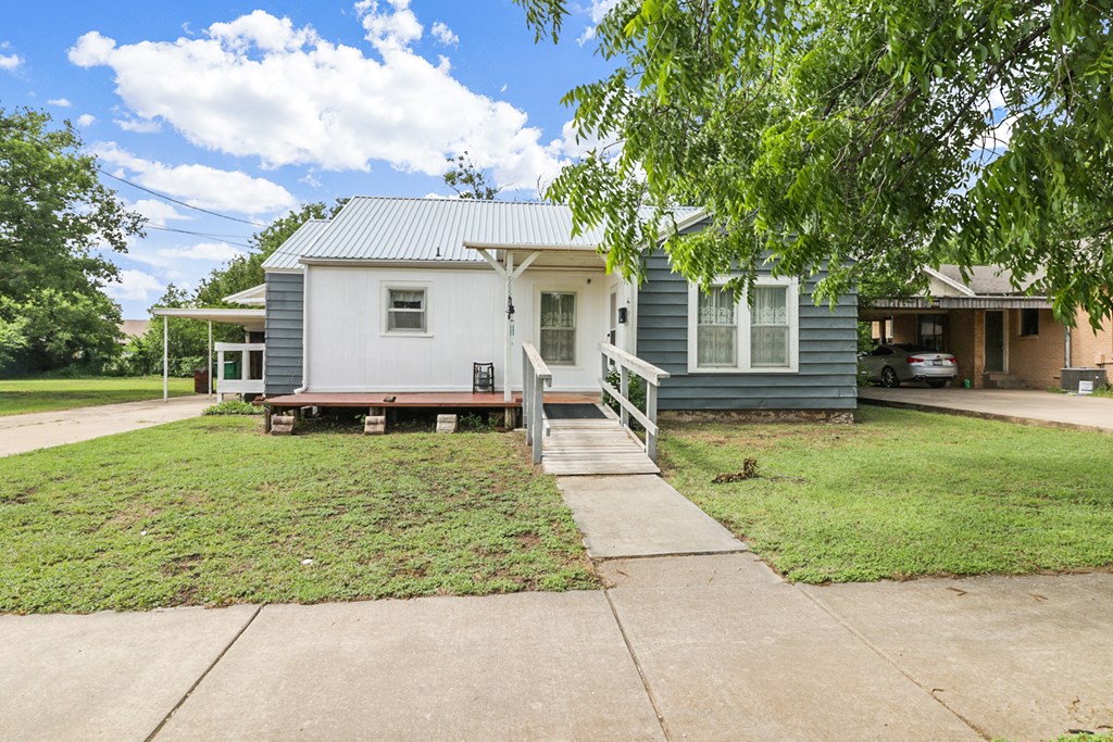 605 W Walnut St, Coleman, Texas image 18