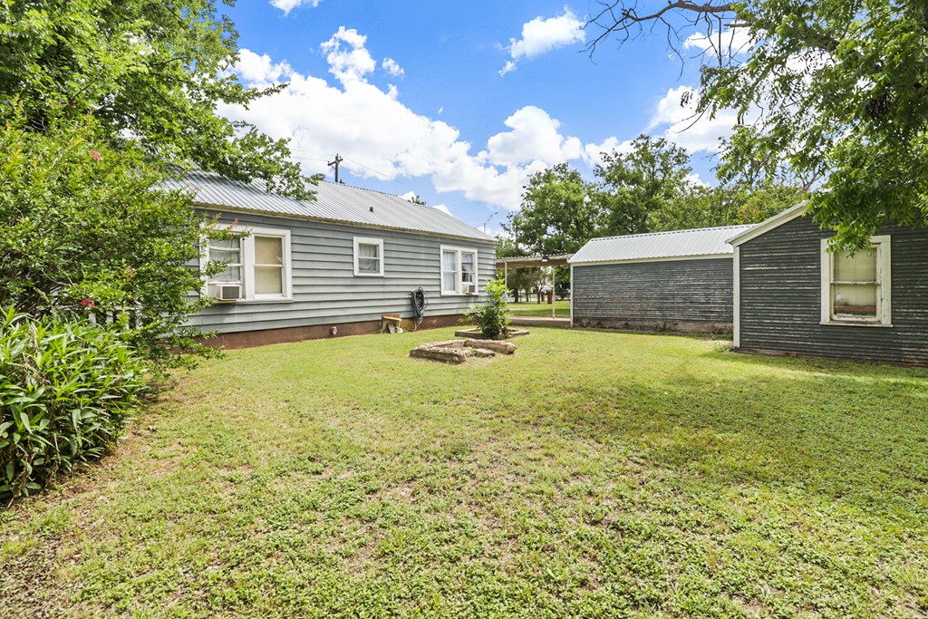 605 W Walnut St, Coleman, Texas image 14