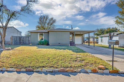 Homes For Sale - 1304 Stanford Ave<br/> Howard County, Big Spring, TX 79720
