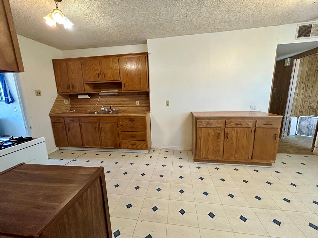 1801 N Texas St, Fort Stockton, Texas image 18