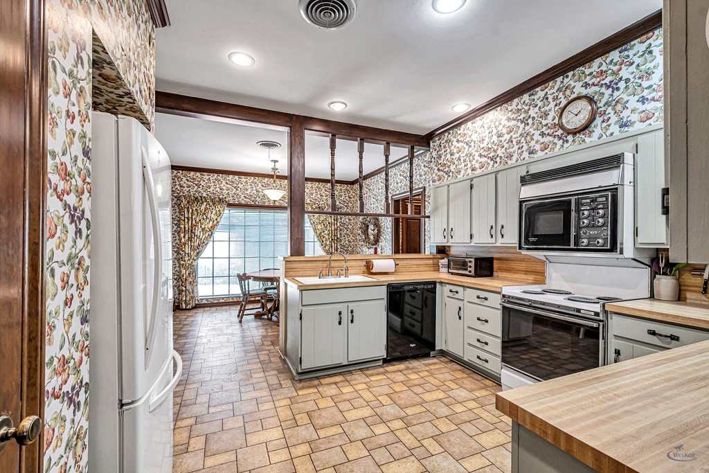 2 Chevy Chase, Big Spring, Texas image 10