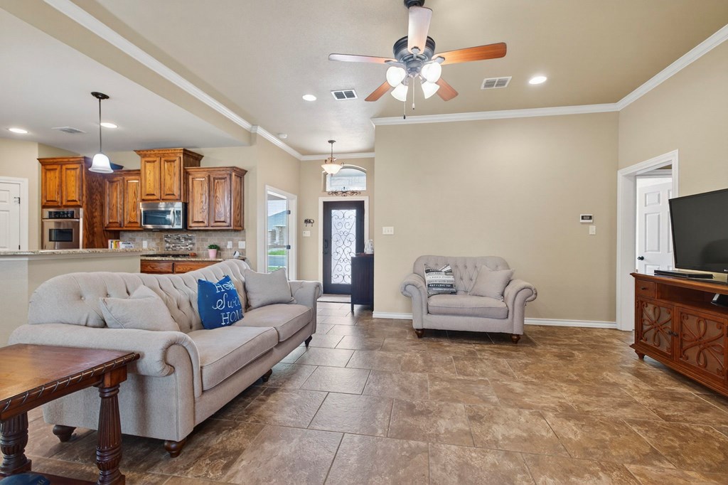 5807 Pedernales, Midland, Texas image 8