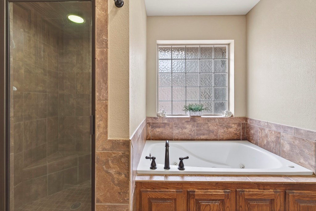 5807 Pedernales, Midland, Texas image 32