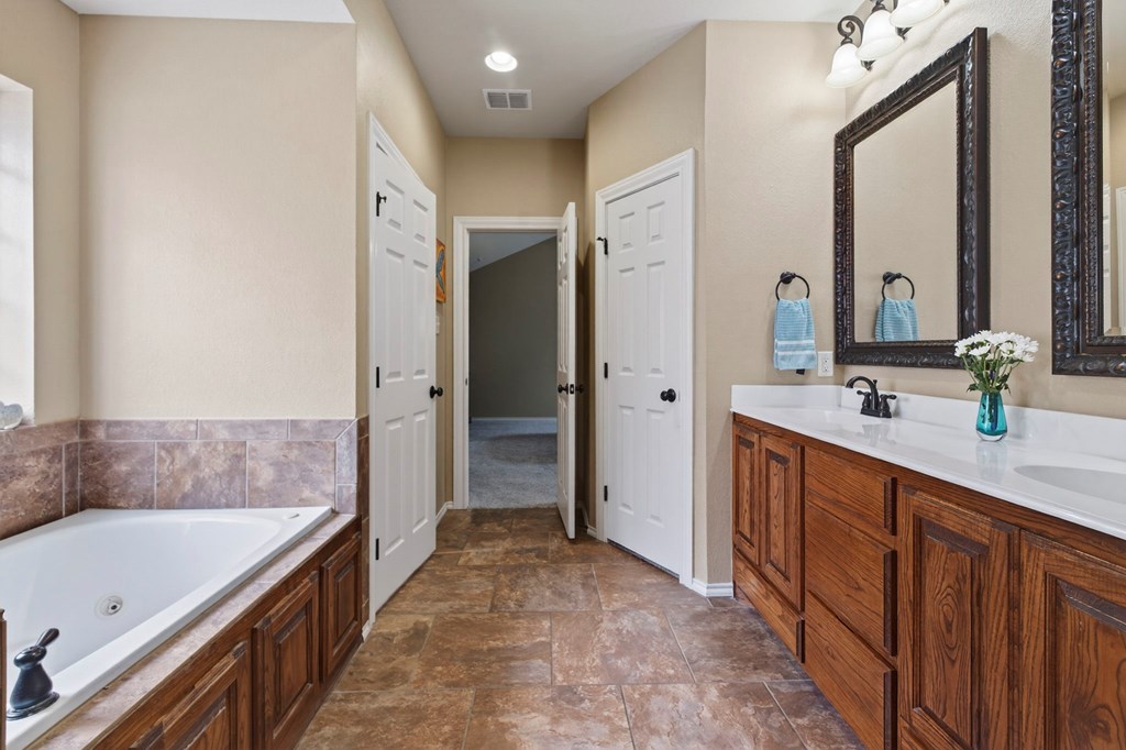 5807 Pedernales, Midland, Texas image 33