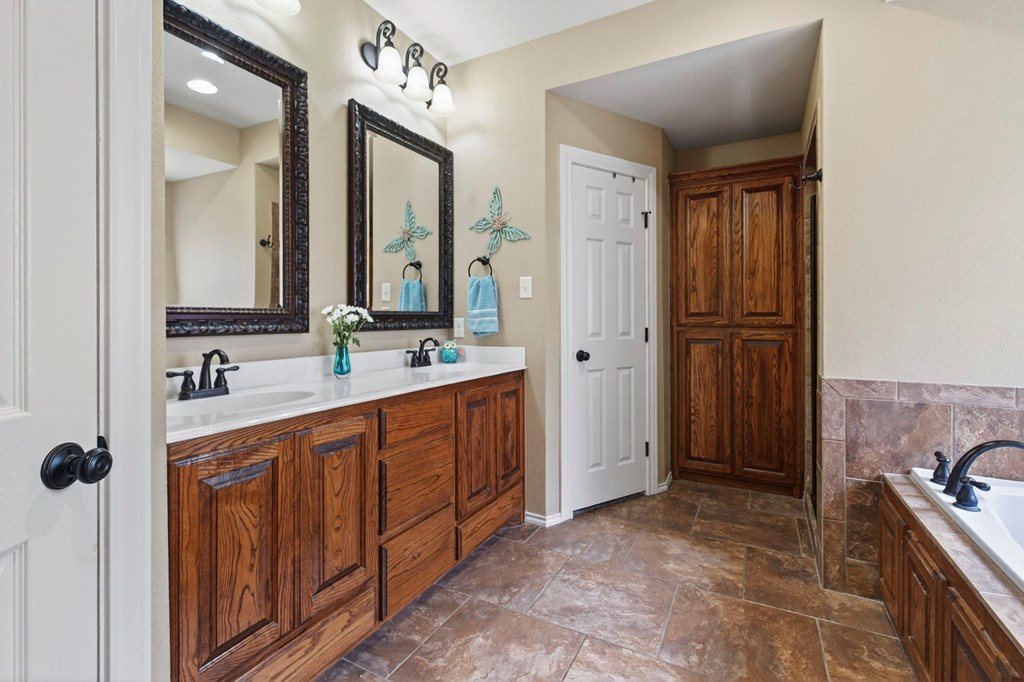 5807 Pedernales, Midland, Texas image 31