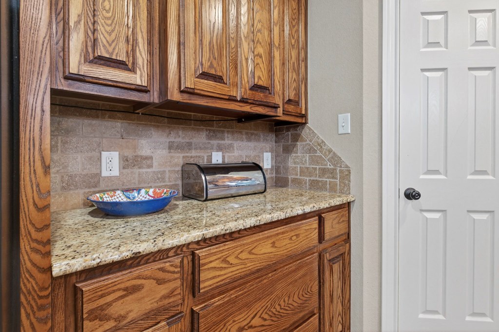 5807 Pedernales, Midland, Texas image 13