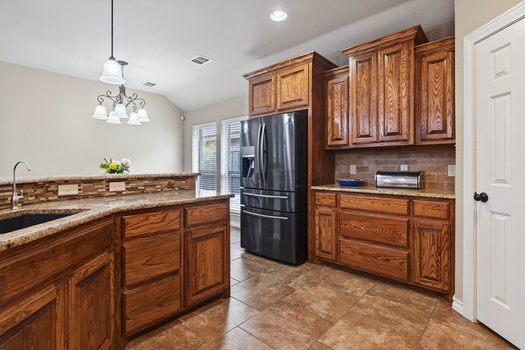 5807 Pedernales, Midland, Texas image 12
