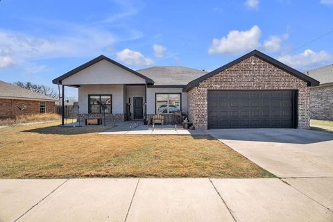 Homes For Sale - 2511 Alamesa Dr<br/> Big Spring, TX 79720