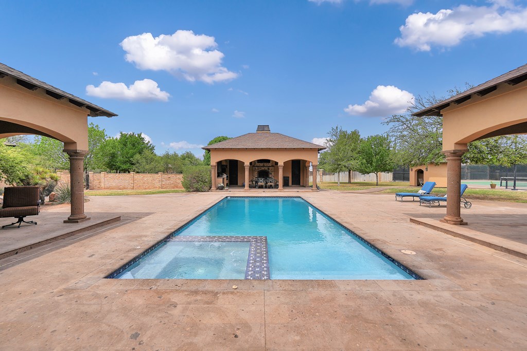 2304 Texland Circle, Midland, Texas image 9