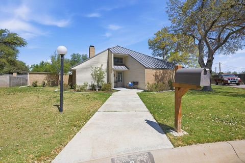 Homes For Sale - 9 Auburn Court<br/> Midland, TX 79705