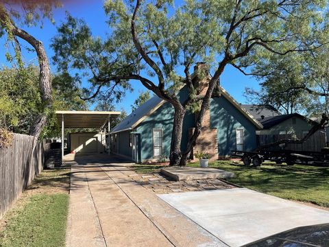 Homes For Sale - 2570 Sleepy Hollow<br/> San Angelo, TX 76904