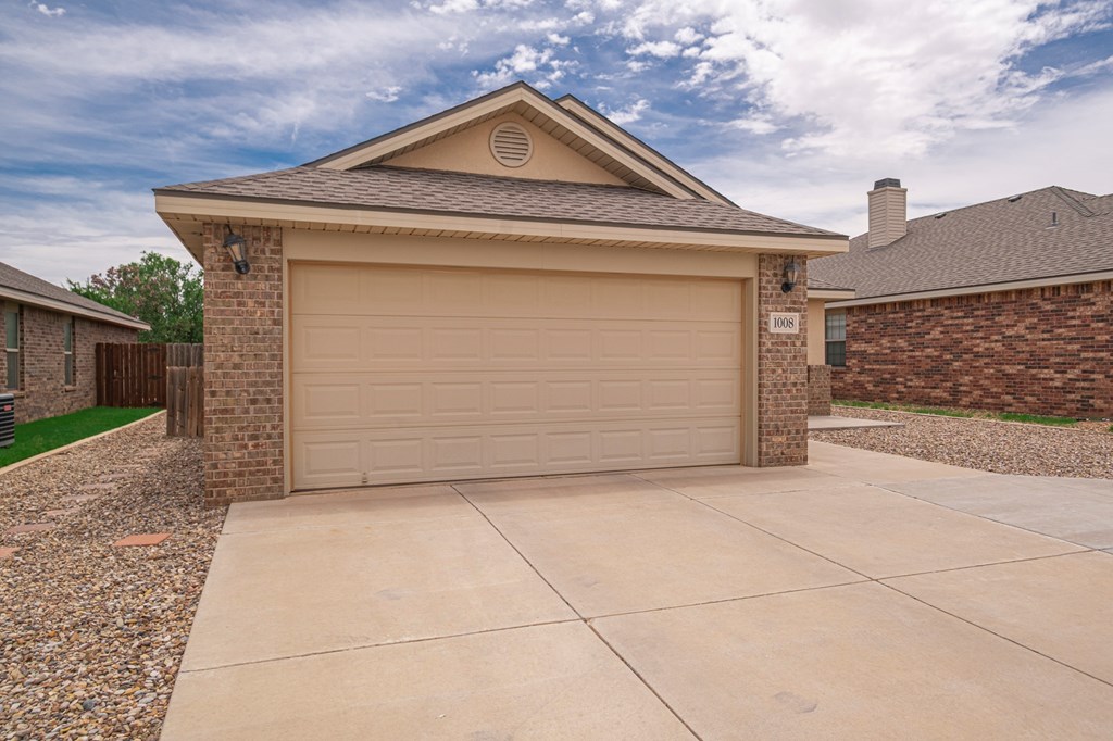 1008 Shea Lane, Midland, Texas image 2