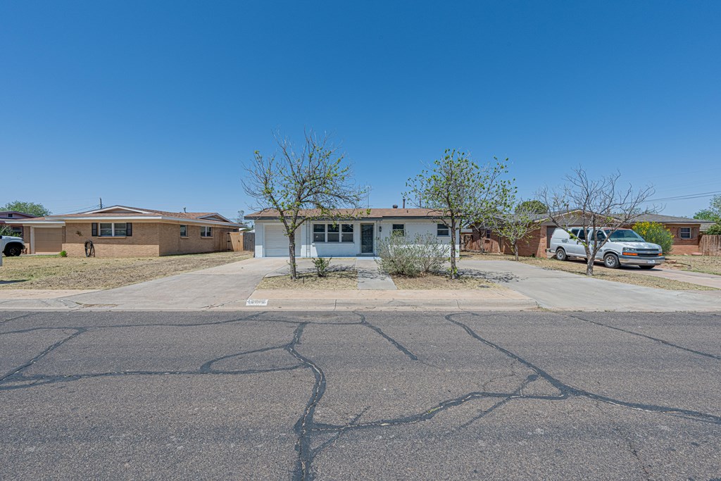 4604 Versailles Dr, Midland, Texas image 2