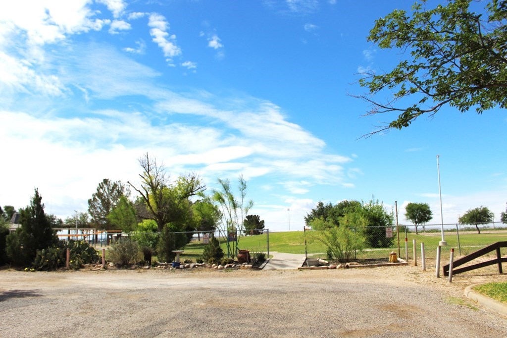 307 S Summit St, Fort Stockton, Texas image 4