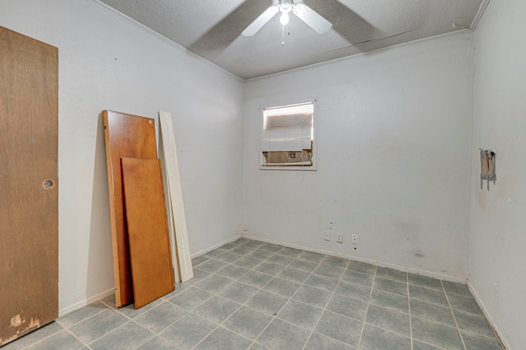1300 S Mineola St, Midland, Texas image 38