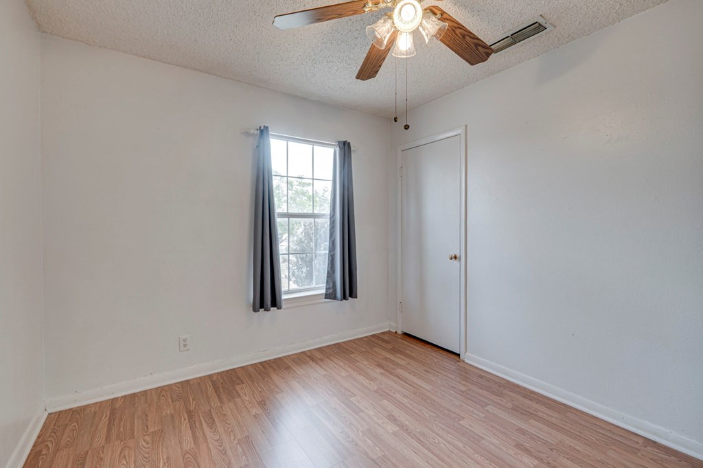 1300 S Mineola St, Midland, Texas image 18