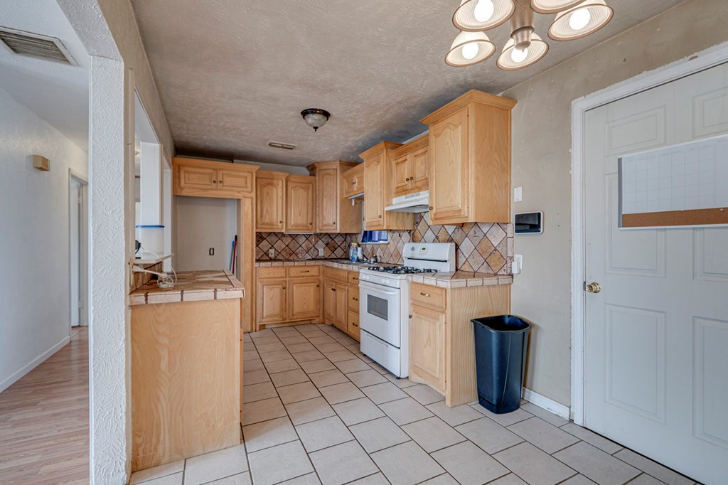 1300 S Mineola St, Midland, Texas image 11