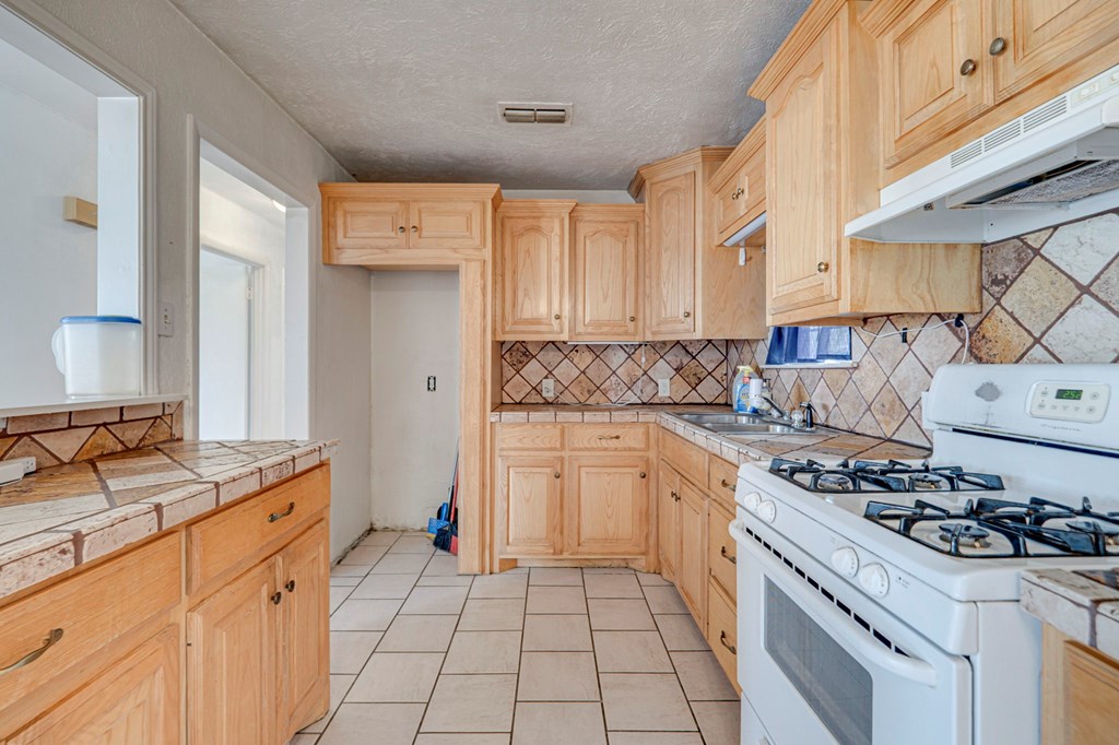 1300 S Mineola St, Midland, Texas image 13
