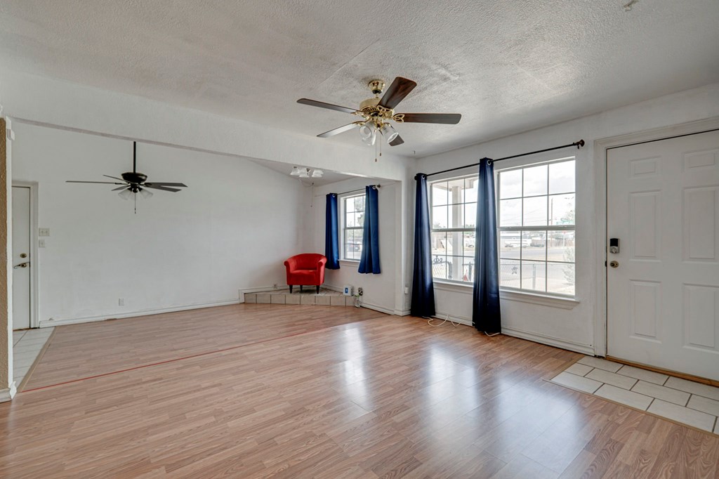 1300 S Mineola St, Midland, Texas image 7